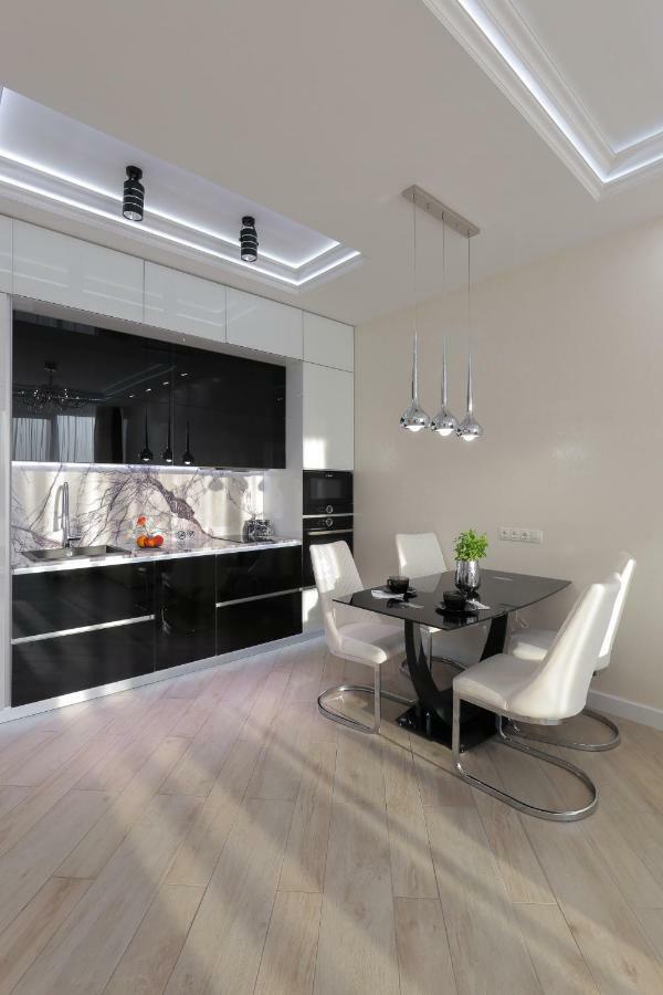 Black&white In Smart Plaza Apartament Kijów